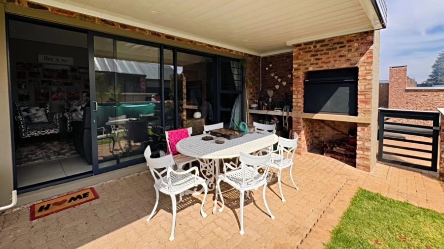 3 Bedroom Property for Sale in Van Der Hoff Park North West